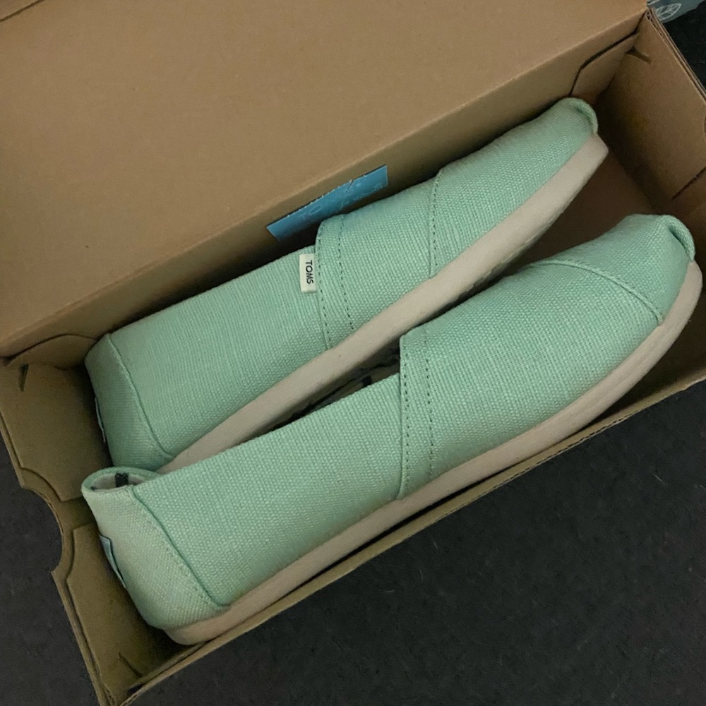 Tom’s sneakers worn once